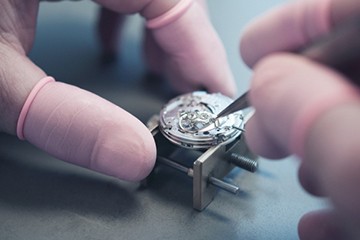 天津欧米茄手表镜面摔裂了维修多少钱