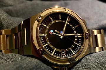 天津欧米茄手表表带发黄